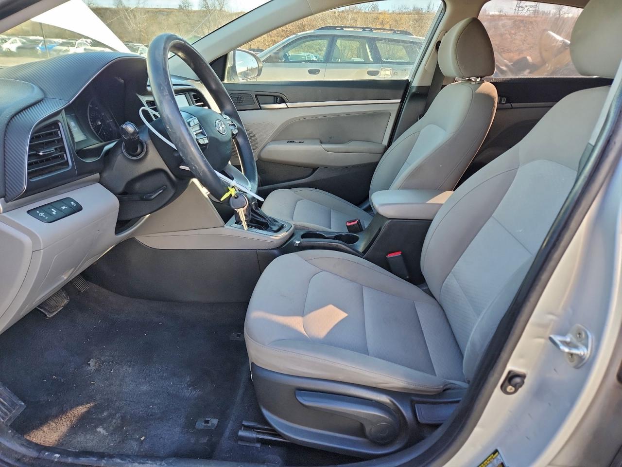 Hyundai ELANTRA Sel Image 12