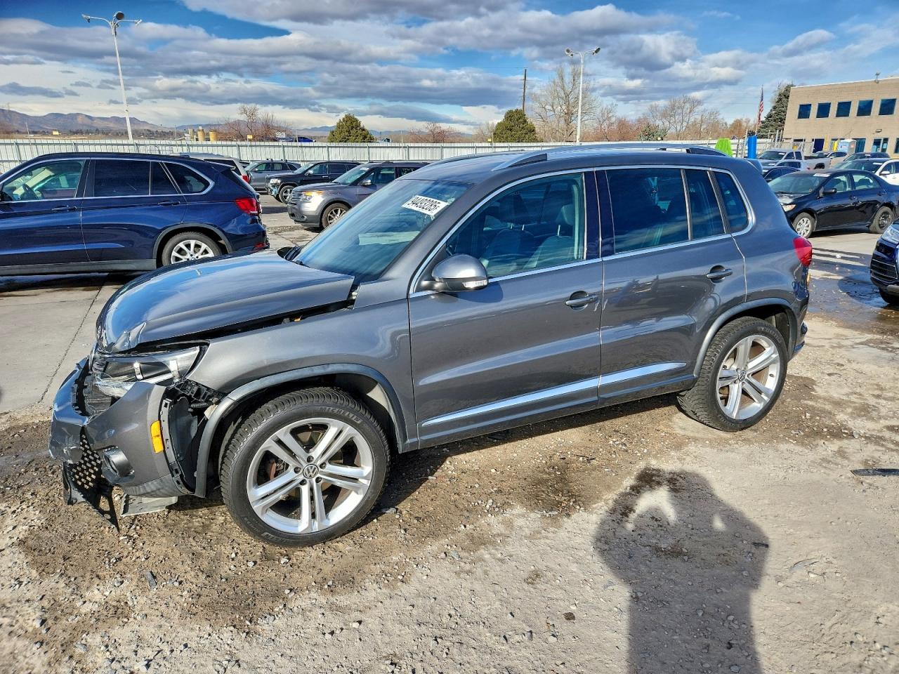 Volkswagen Tiguan S Image 1