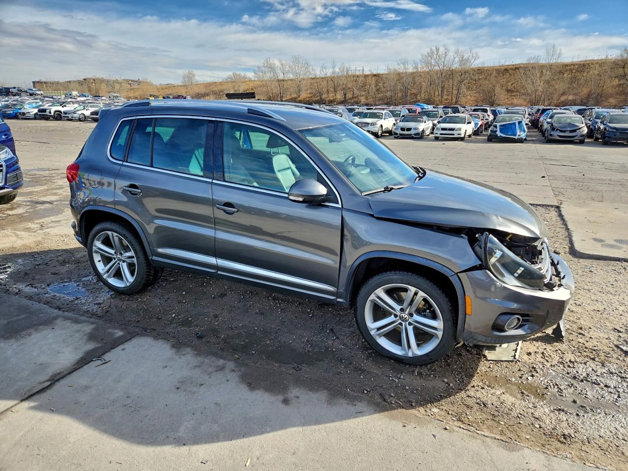 Volkswagen Tiguan S Image 3