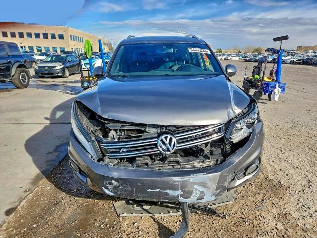 Volkswagen Tiguan S Image 4