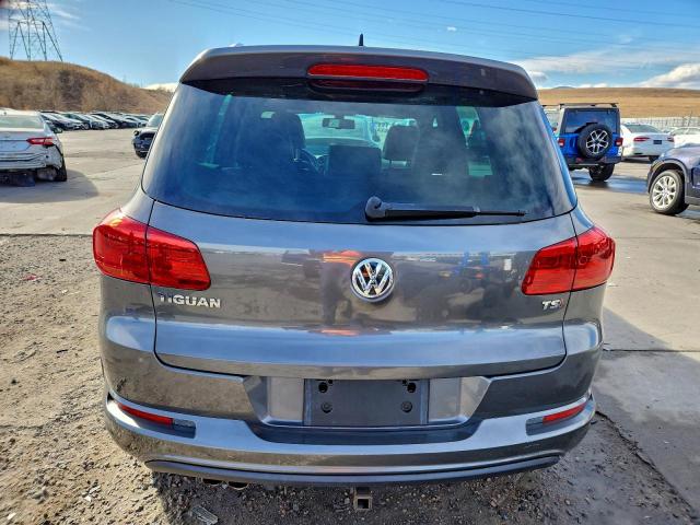 Volkswagen Tiguan S Image 2