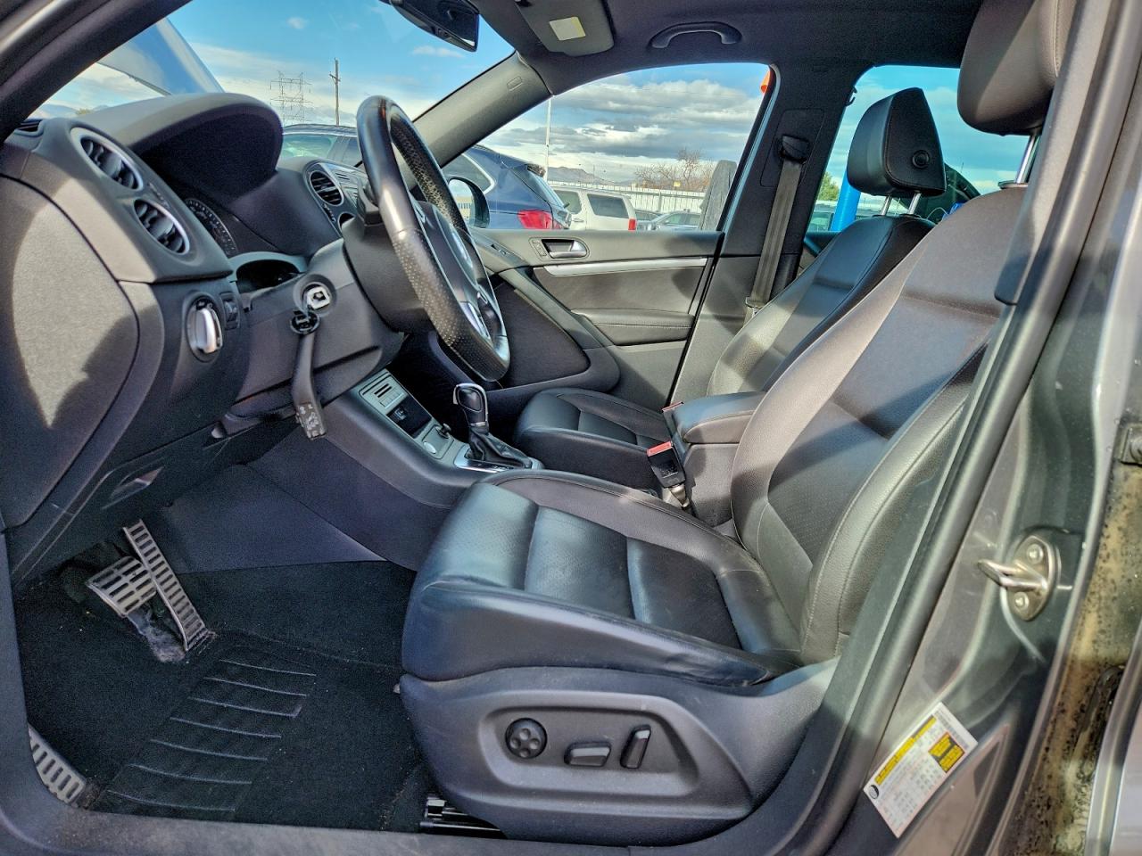 Volkswagen Tiguan S Image 8