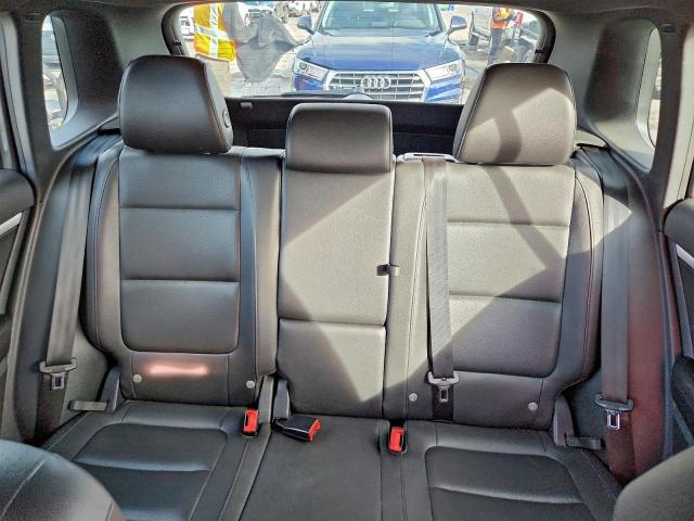 Volkswagen Tiguan S Image 10