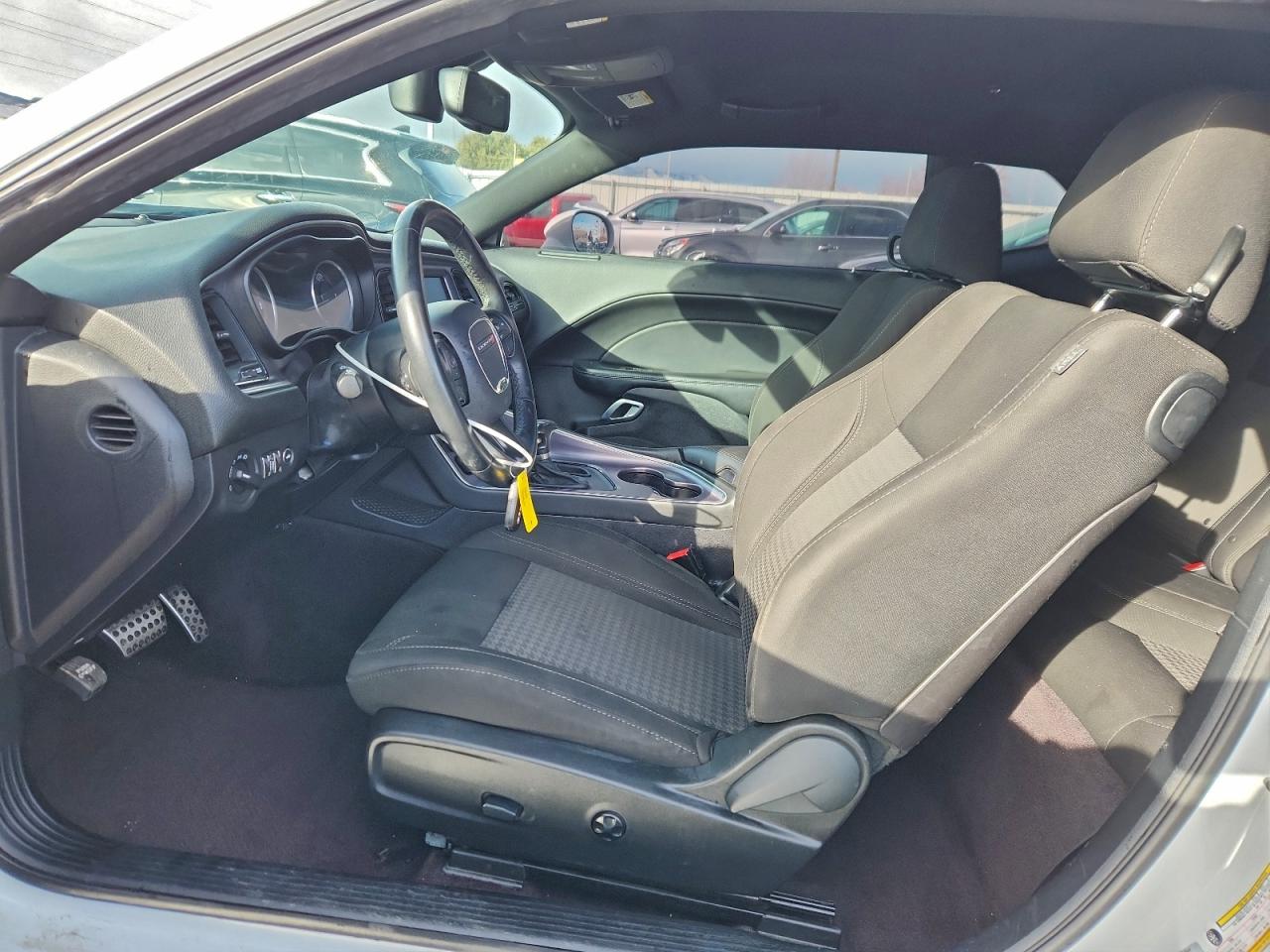 Dodge Challenger Sxt Image 4