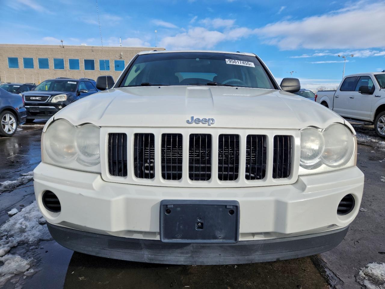 Jeep Grand Cherokee Laredo Image 12