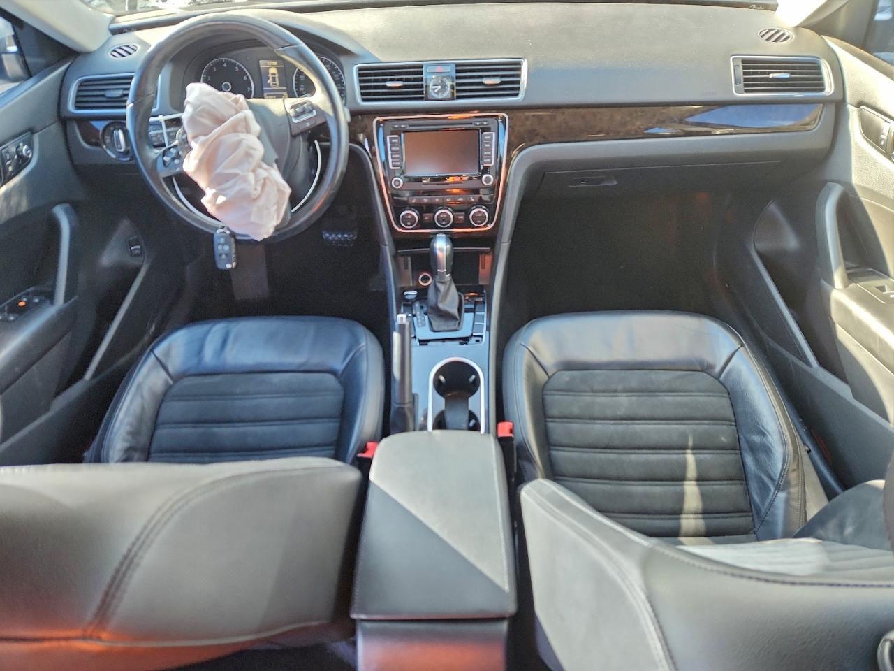 Volkswagen Passat Sel Image 12