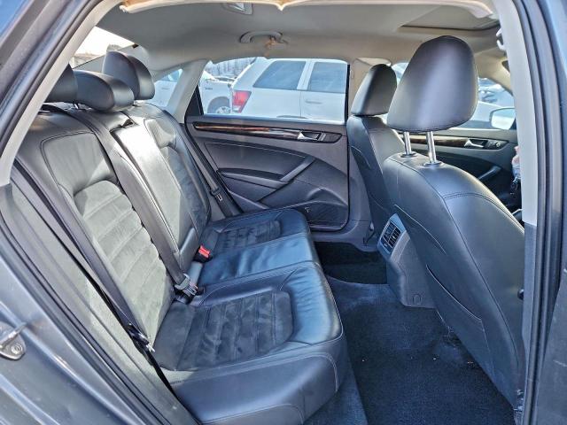 Volkswagen Passat Sel Image 7