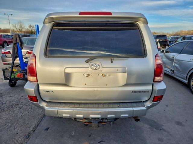 Toyota 4Runner Limited Image 3