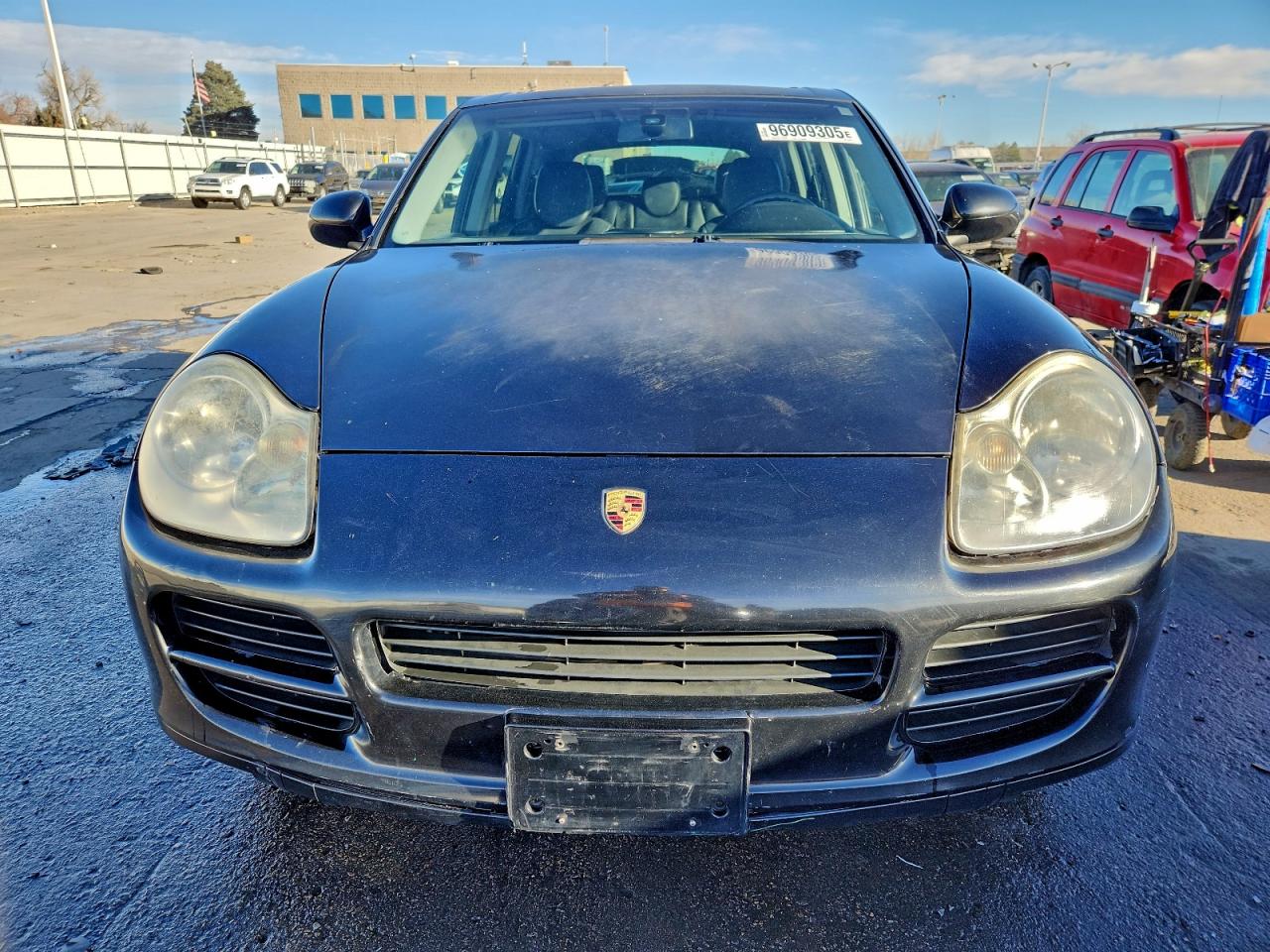 Porsche Cayenne Image 2