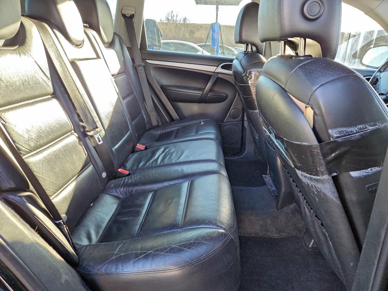 Porsche Cayenne Image 11