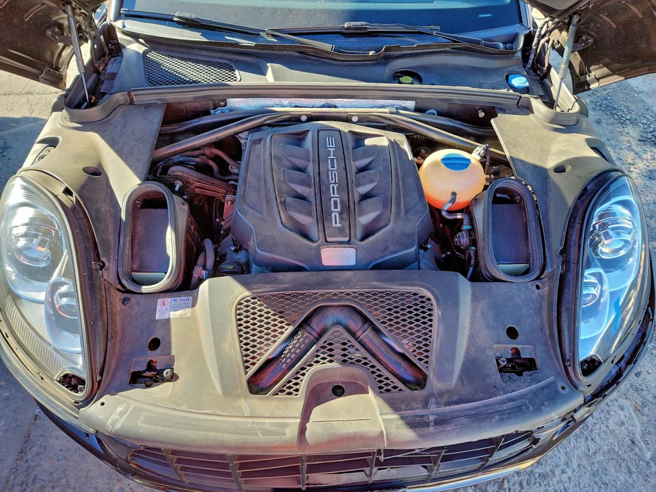 Porsche Macan S Image 10