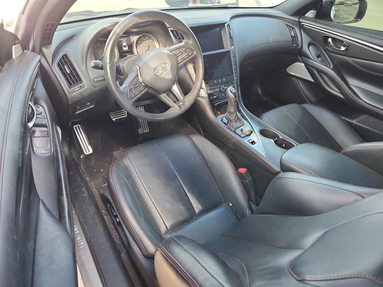 INFINITI Q60 Red Sport 400 Image 12