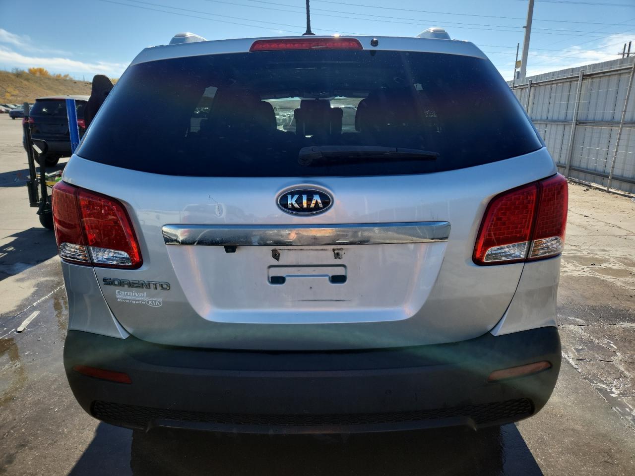 Kia Sorento Base Image 4