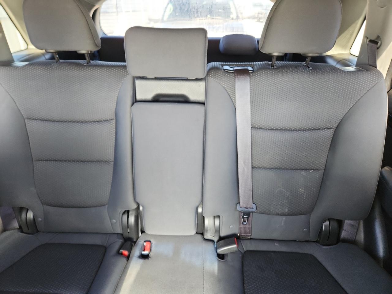 Kia Sorento Base Image 9
