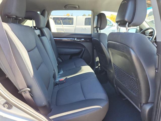 Kia Sorento Base Image 12