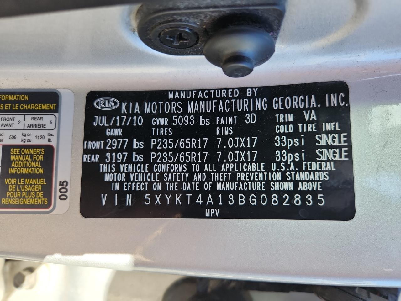 Kia Sorento Base Image 11