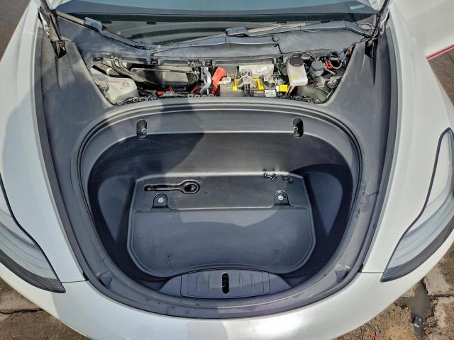 Tesla Model 3 Image 9