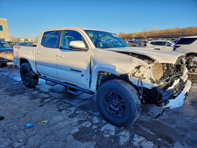 Toyota Tacoma Double Cab Image 13