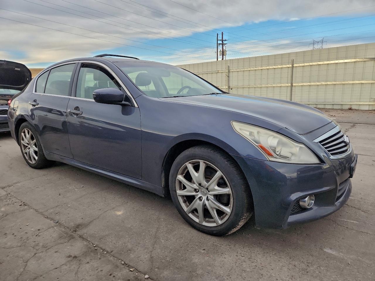 INFINITI G37 Image 3