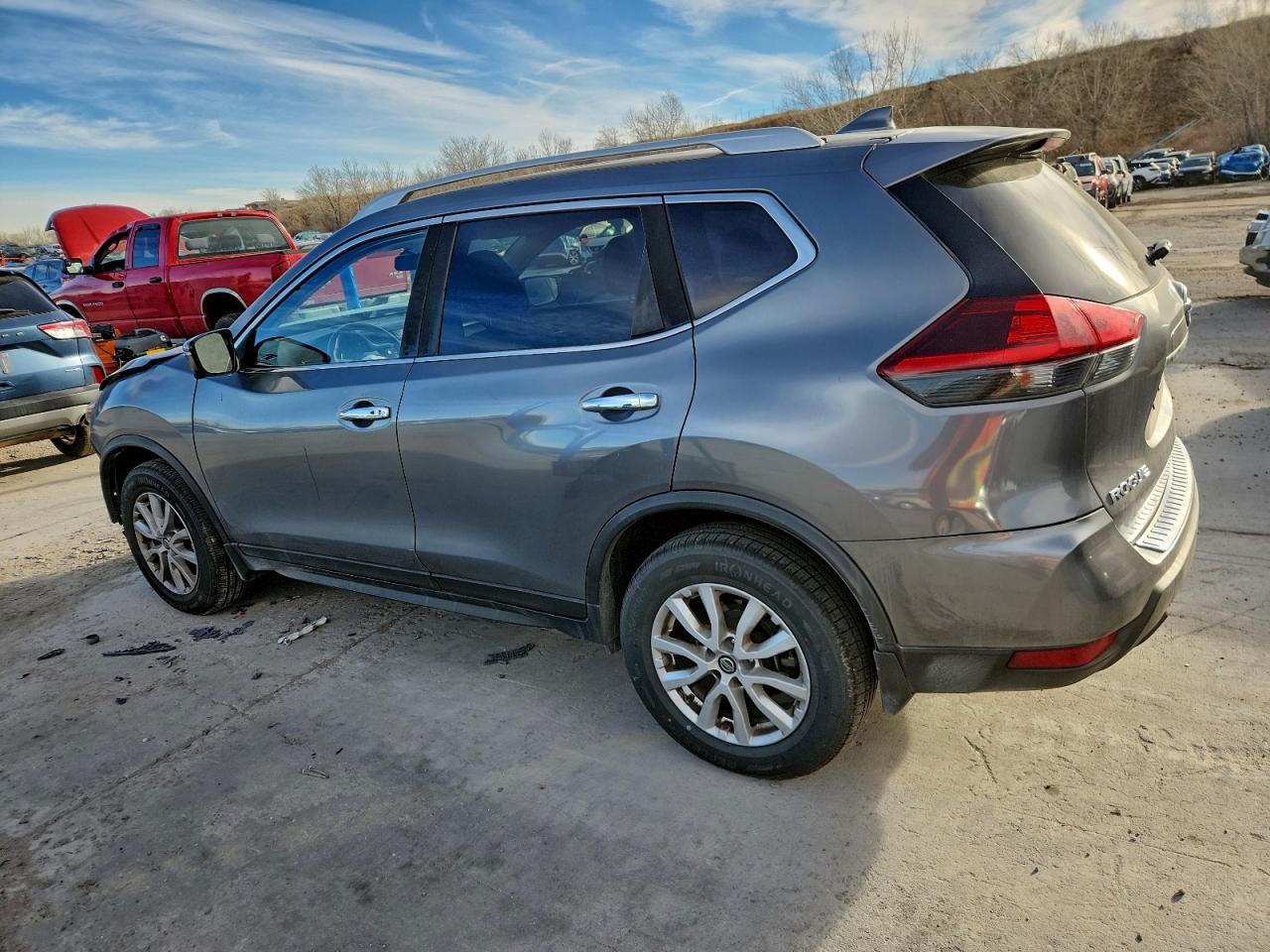 Nissan Rogue S Image 4