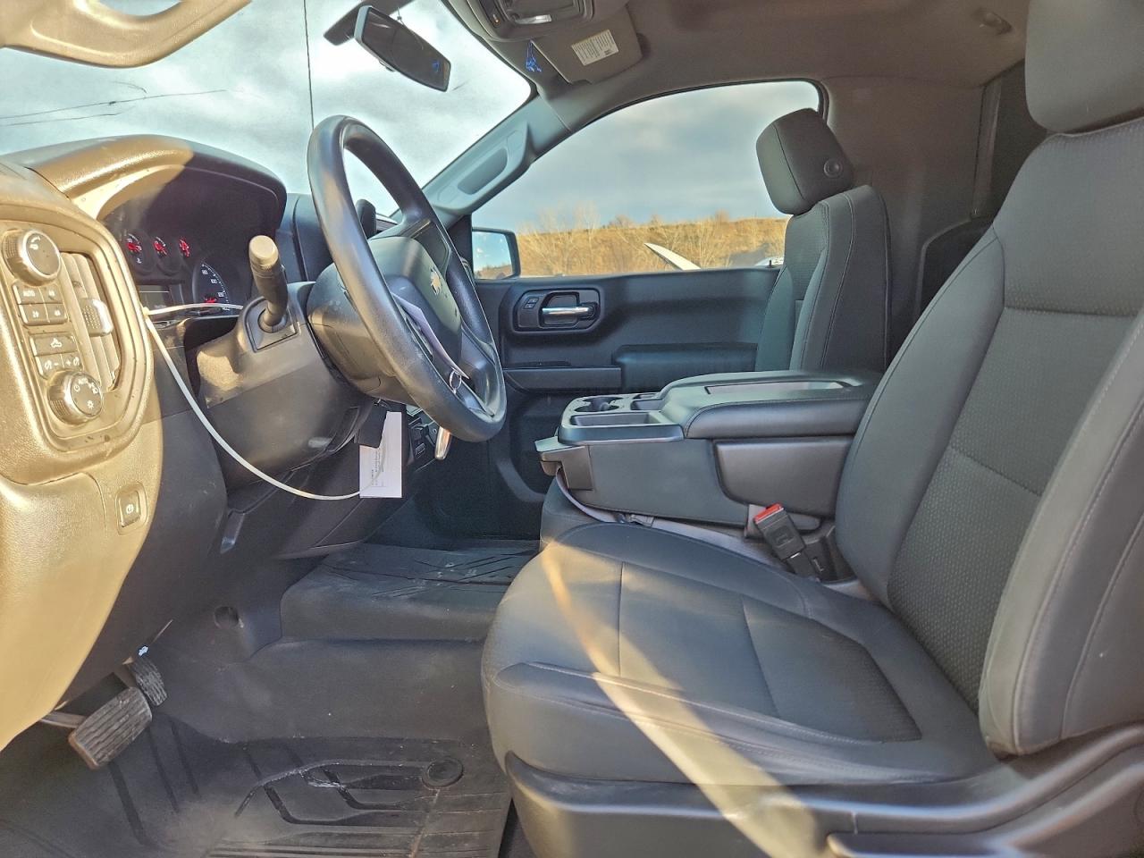 Chevrolet Silverado K1500 Image 9