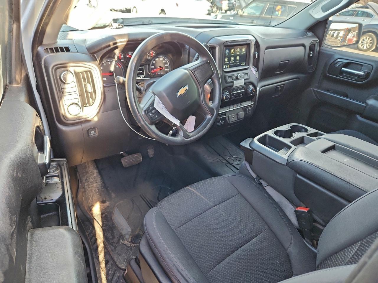 Chevrolet Silverado K1500 Image 4