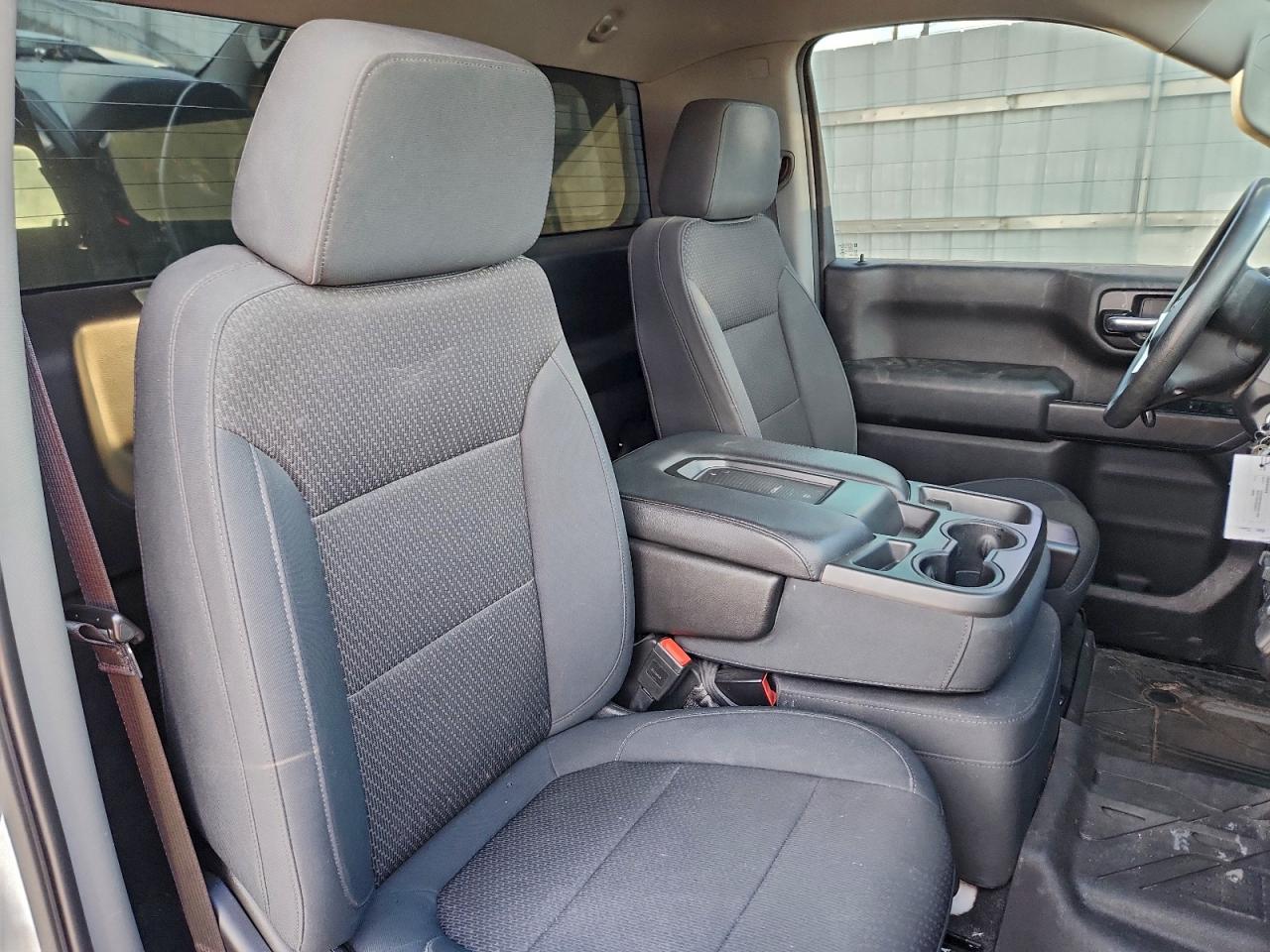 Chevrolet Silverado K1500 Image 3