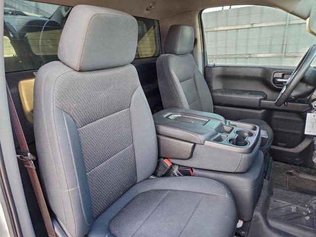 Chevrolet Silverado K1500 Image 3