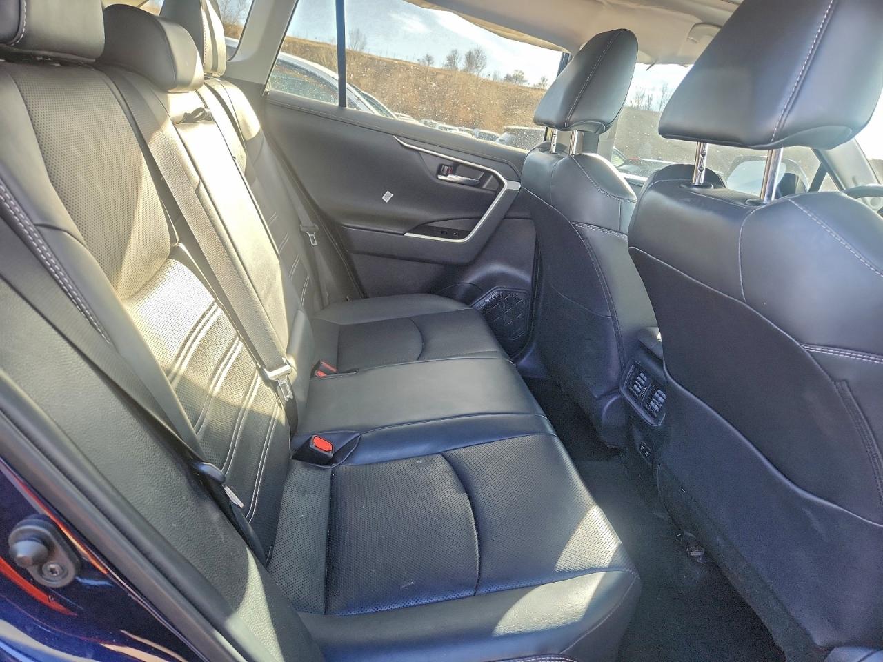 Toyota RAV4 Limited Image 11