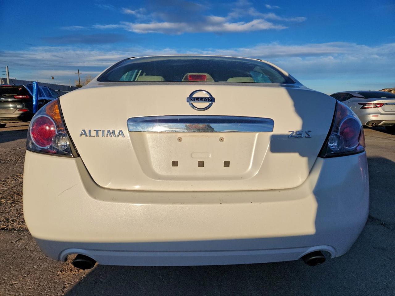 Nissan Altima Base Image 12