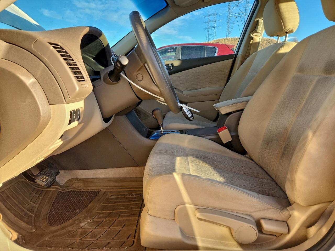 Nissan Altima Base Image 8