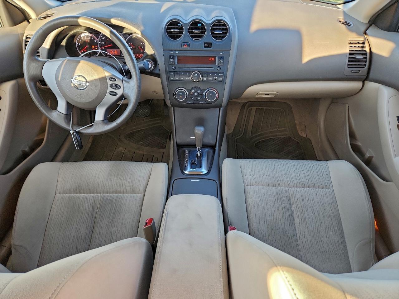 Nissan Altima Base Image 6