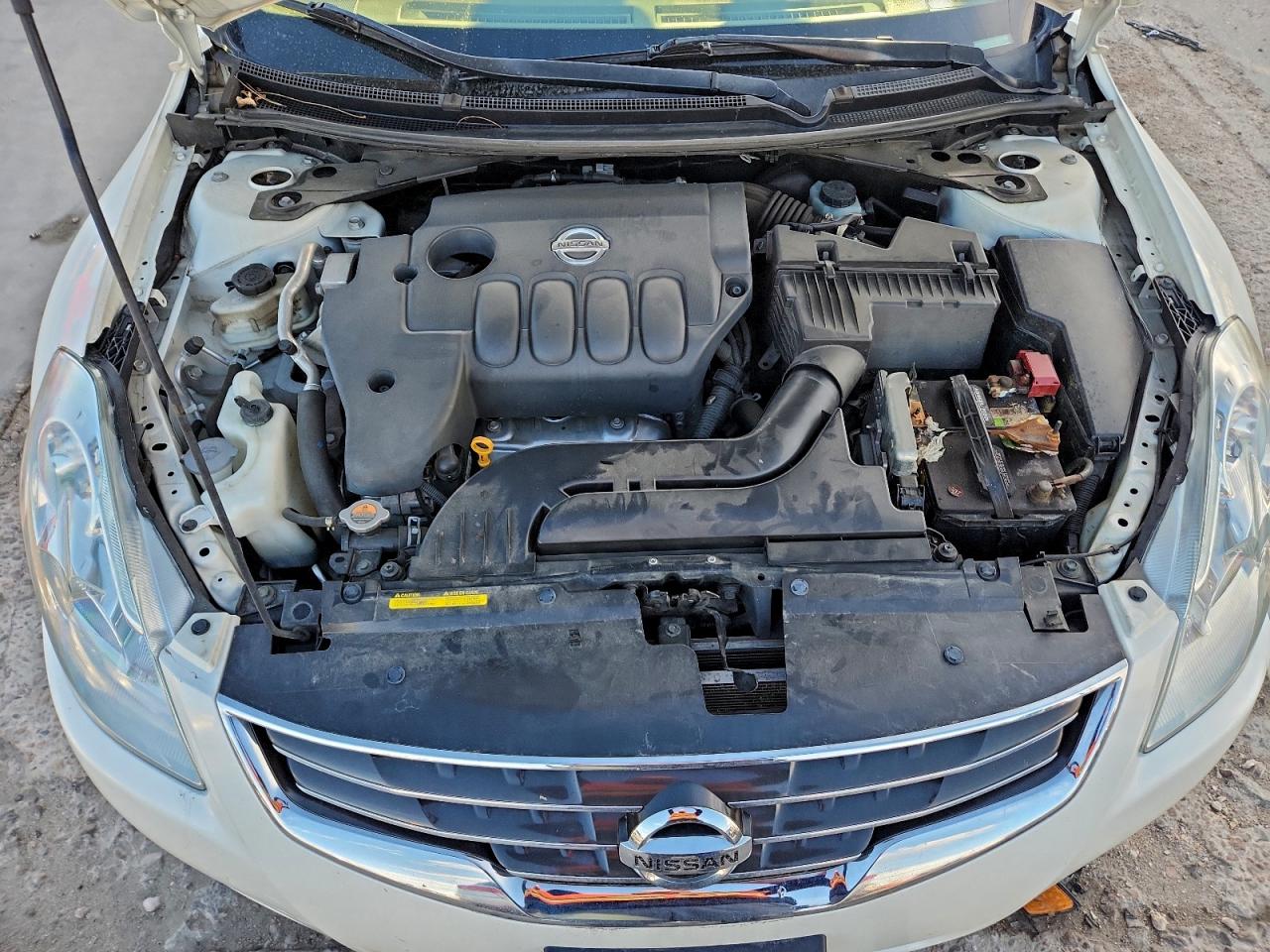 Nissan Altima Base Image 11