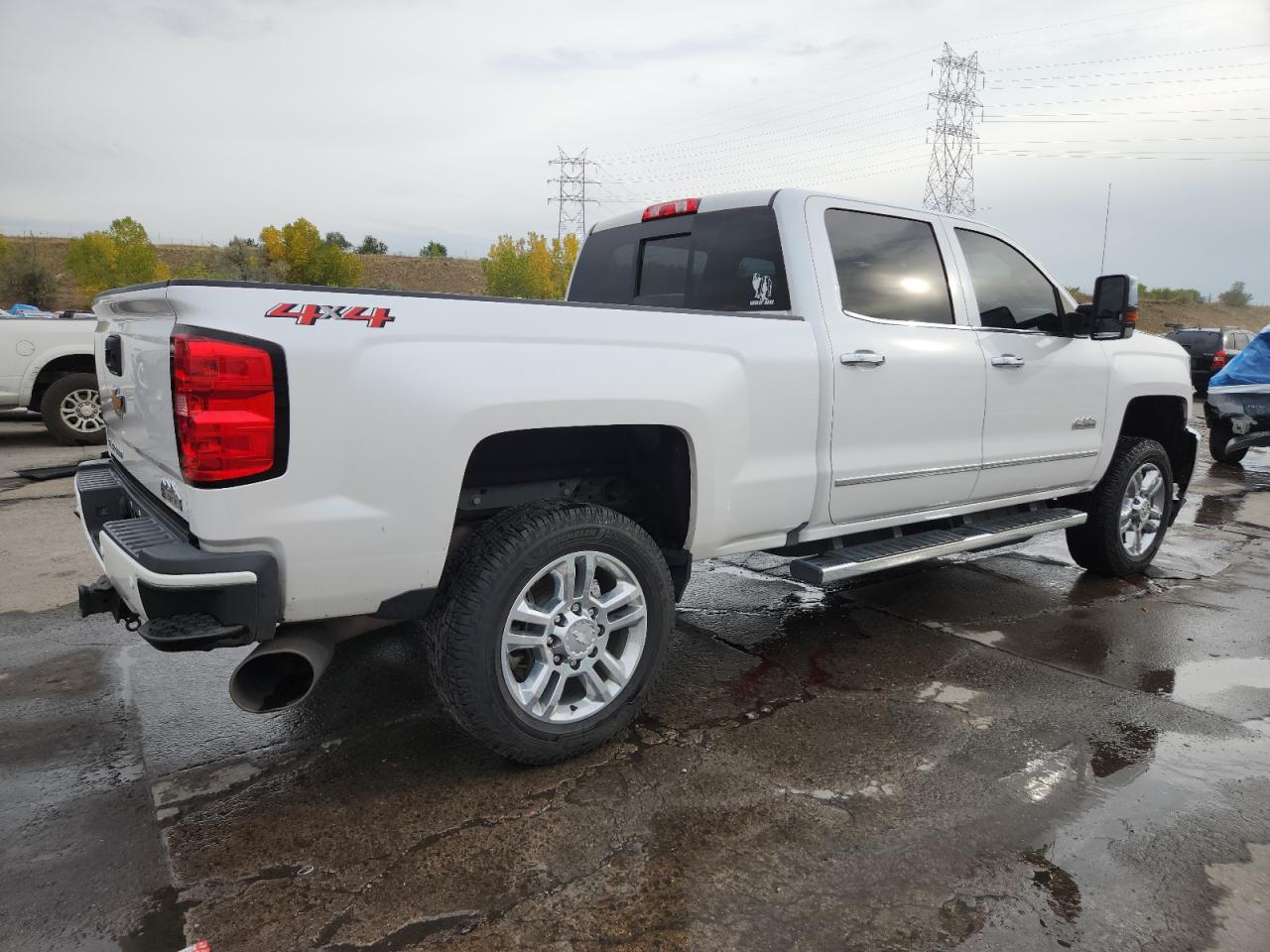 Chevrolet Silverado K2500 High Country Image 3