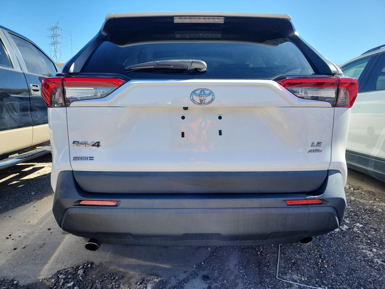 Toyota RAV4 Le Image 6