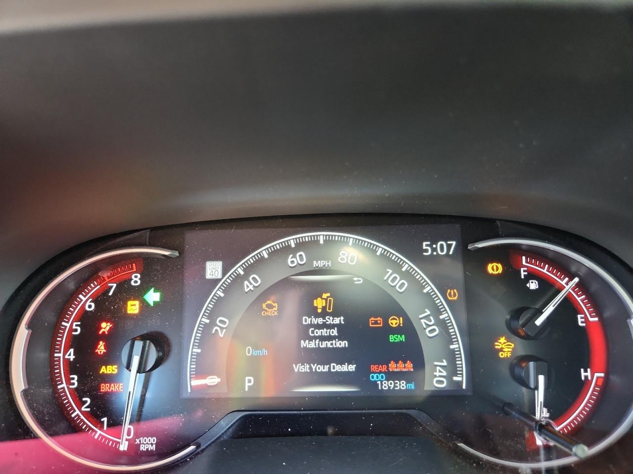 Toyota RAV4 Le Image 4