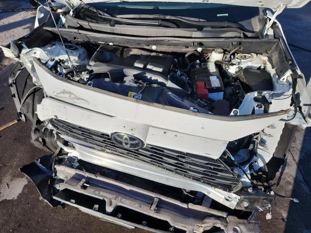 Toyota RAV4 Le Image 8