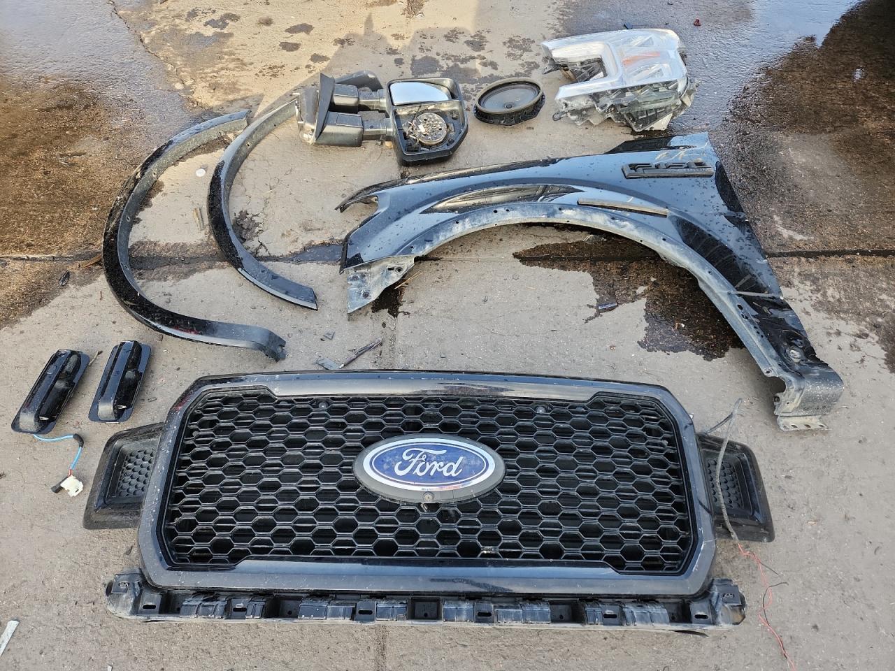 Ford F-150 Supercrew Image 13