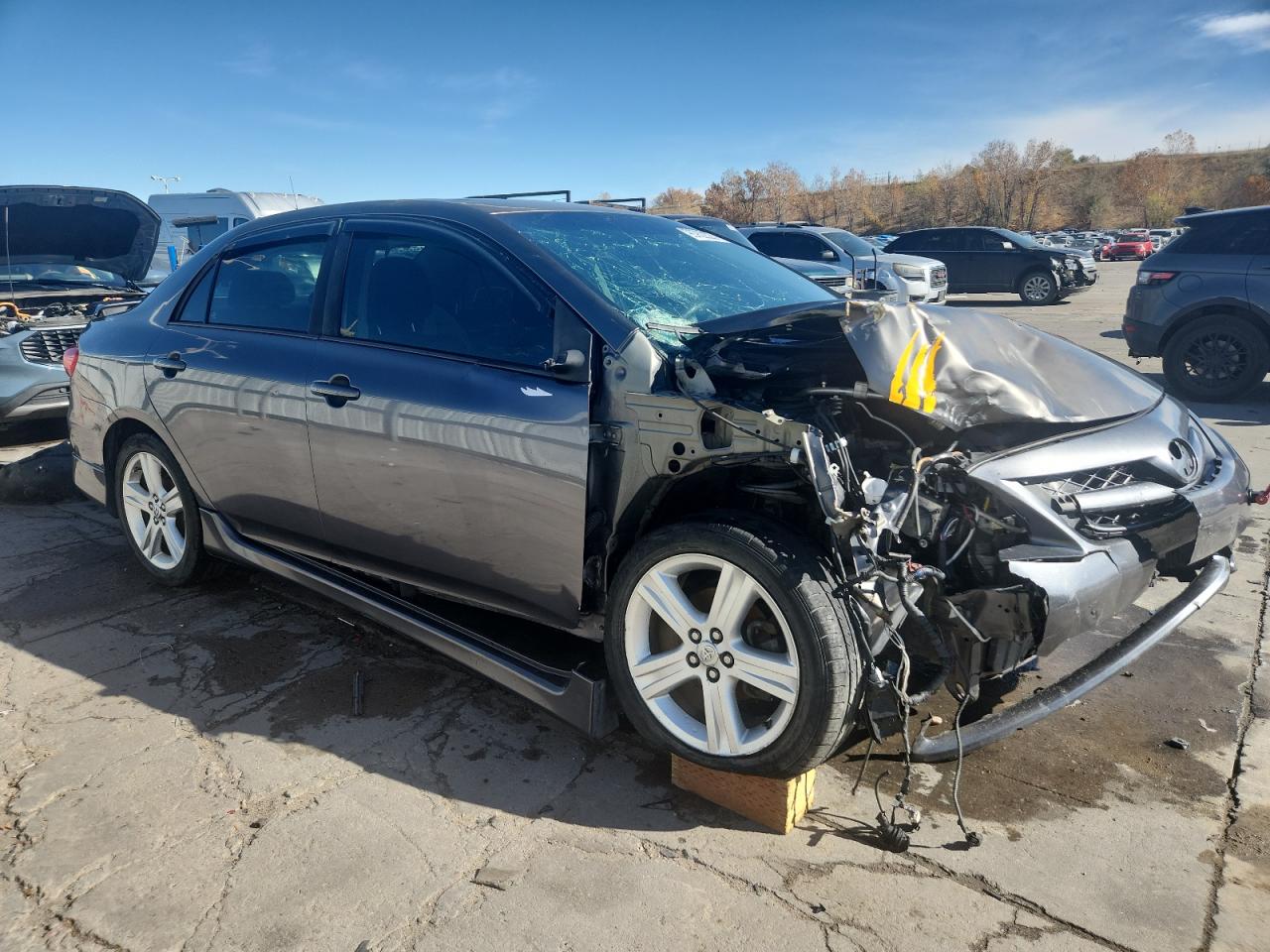 Toyota Corolla Base Image 9