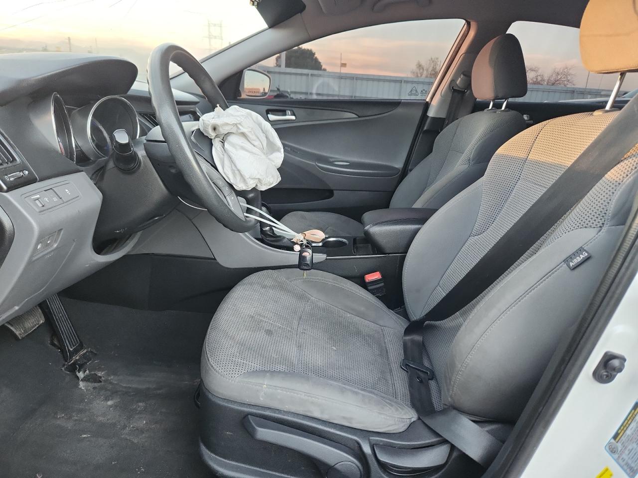 Hyundai SONATA Gls Image 9