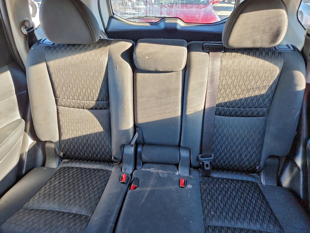 Nissan Rogue S Image 7