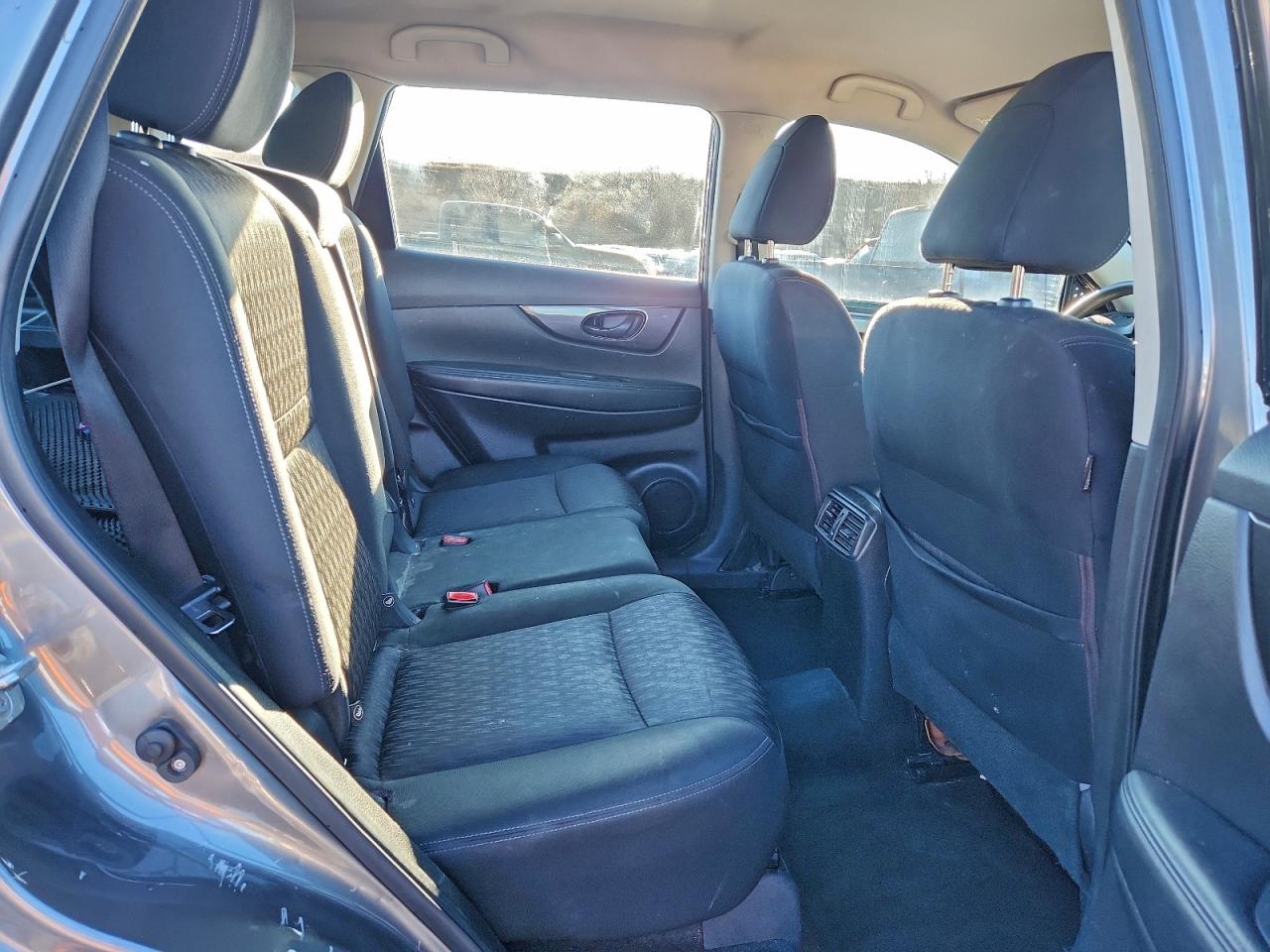 Nissan Rogue S Image 13