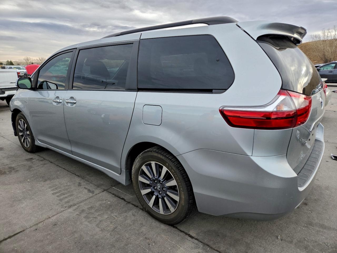 Toyota Sienna Xle Image 4