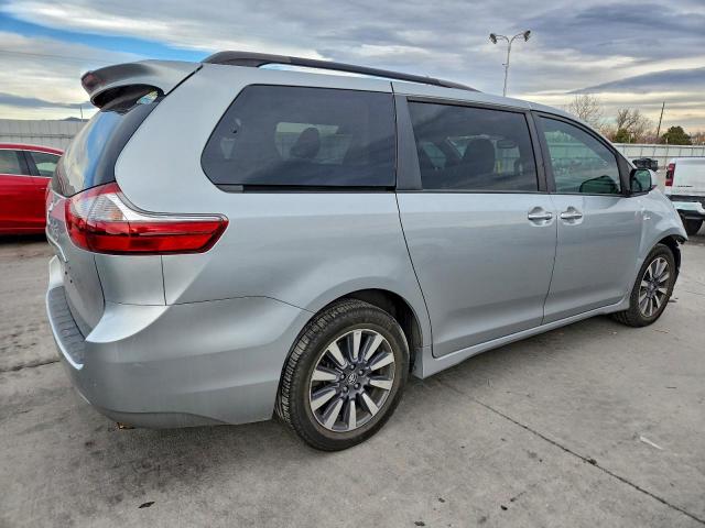 Toyota Sienna Xle Image 2
