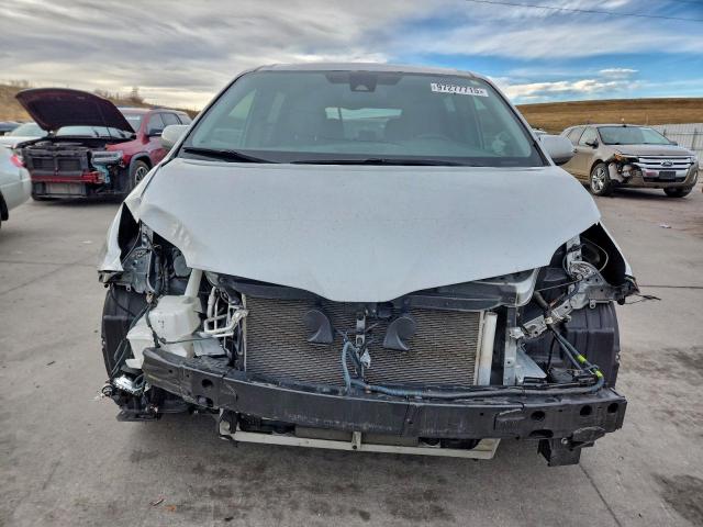 Toyota Sienna Xle Image 13