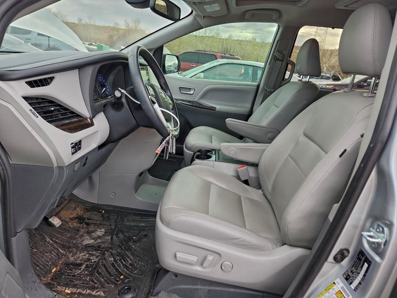 Toyota Sienna Xle Image 14