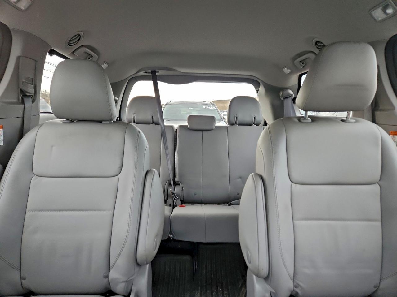 Toyota Sienna Xle Image 9