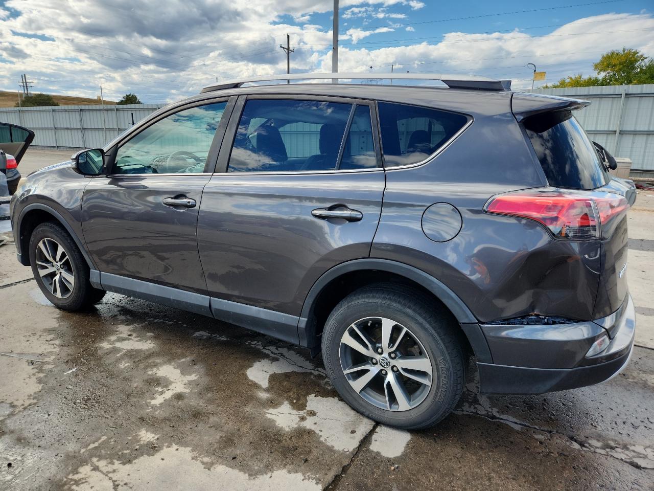 Toyota RAV4 Xle Image 3