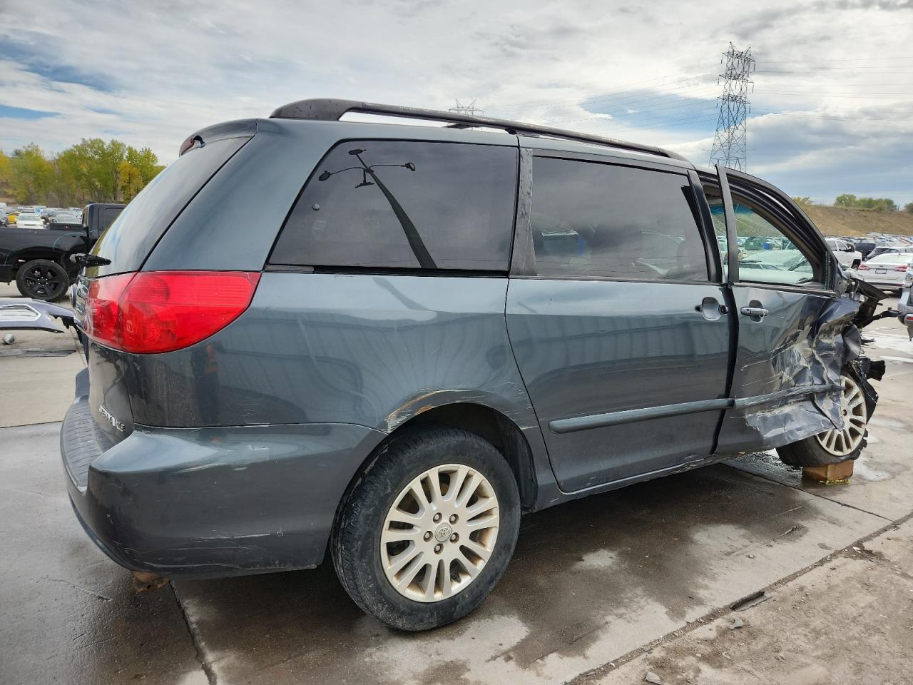 Toyota Sienna Xle Image 2