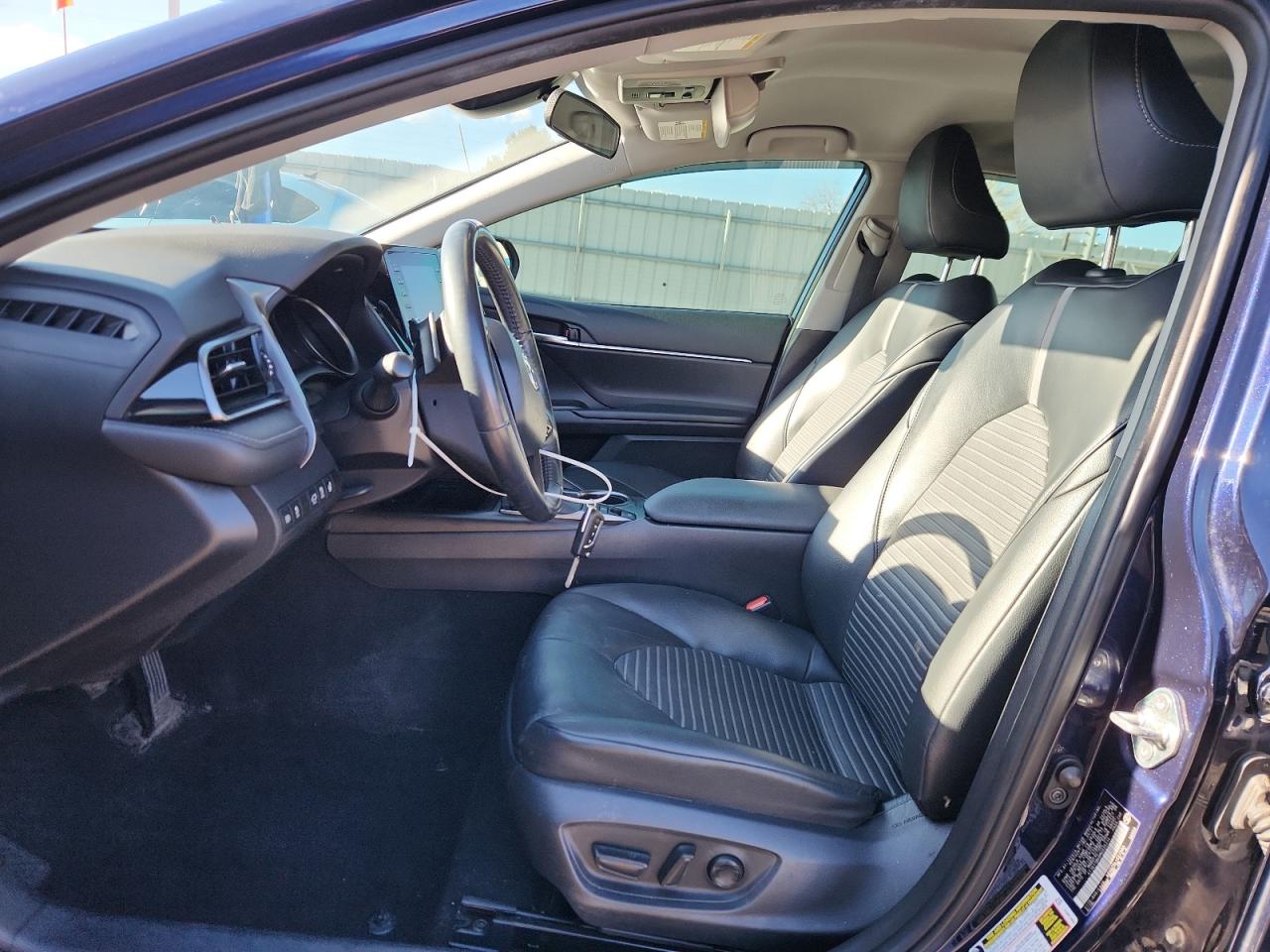 Toyota Camry Se Image 13